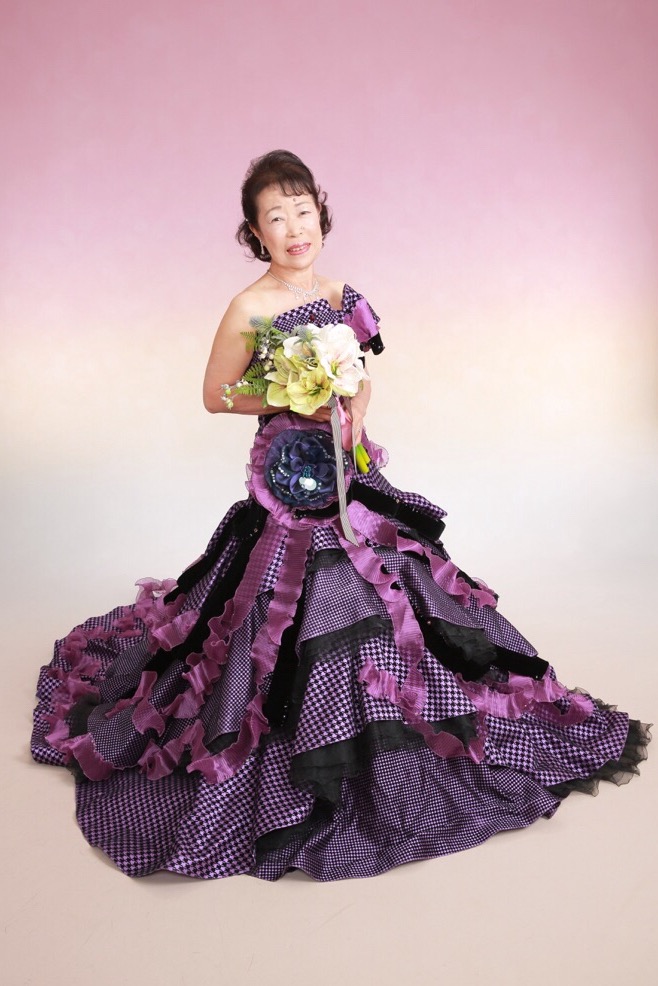 娘さんご家族からのサプライズ大成功！古希のお祝いに紫ドレス姿をプレゼント♡