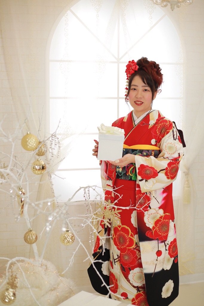 ピンクのポイントカラーヘアが可愛らしい♡