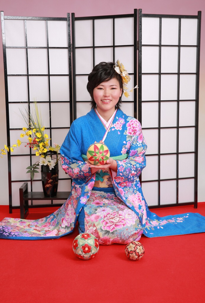 ショートヘアで可愛くかっこいい振袖姿♪