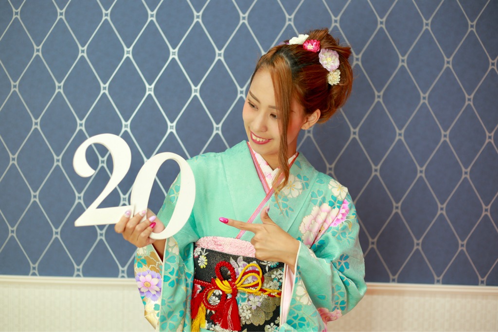 綺麗な水色の振袖がよくお似合い★