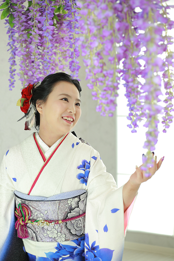 藤によく映えるお振袖【美濃加茂市】