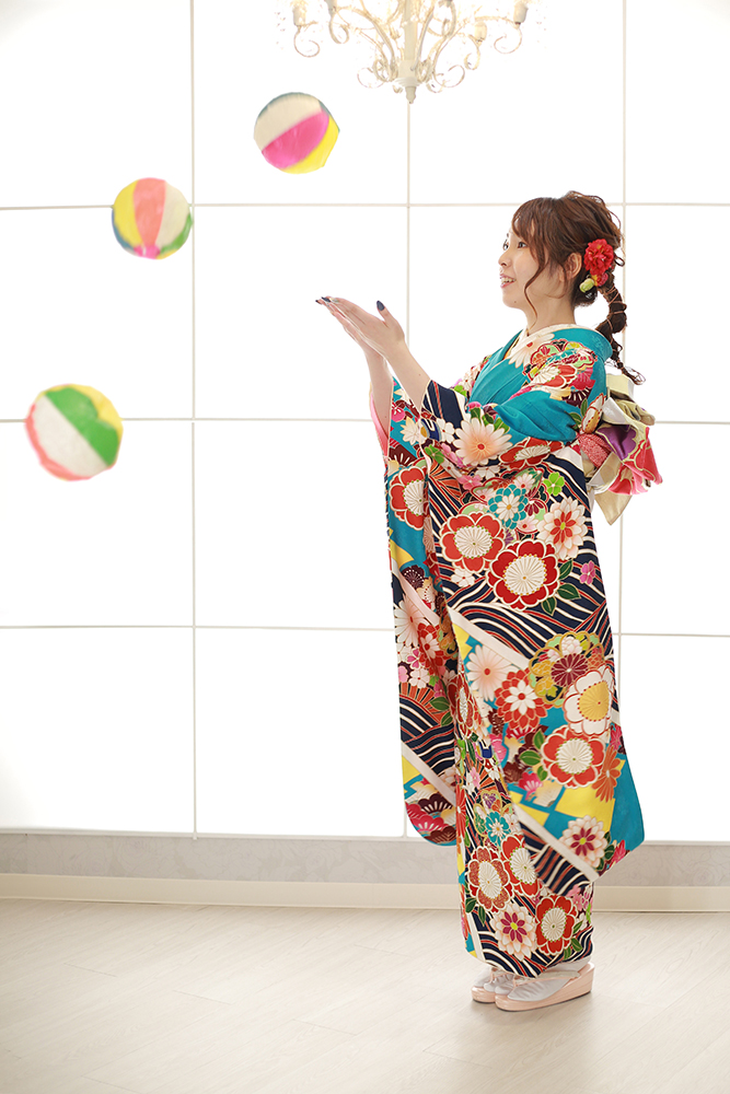 青に赤の古典的な柄がお似合い【可児】