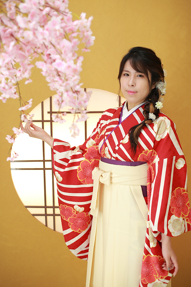 白色の袴でおしゃれ【岐阜県】